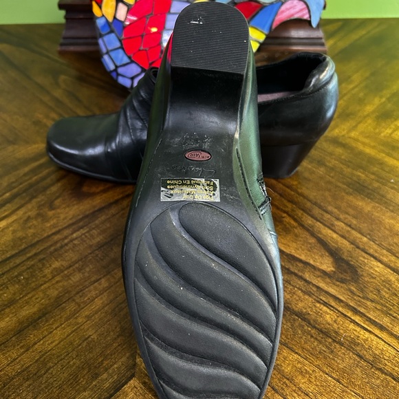 Clarks vintage style booties EUC - Picture 2 of 5